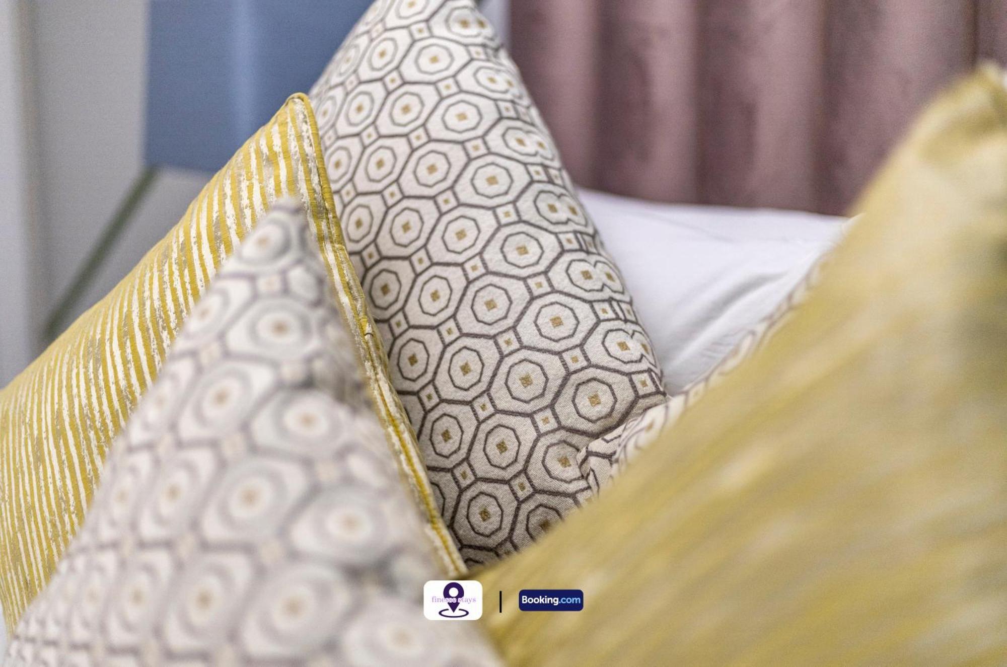 Last-Minute Offers ! Limited Time L Exclusive Deal On 2 Bedroom, High Spec Luxury Flat By Finesse Stays Short Lets & Serviced Accommodation London With Free Wifi *