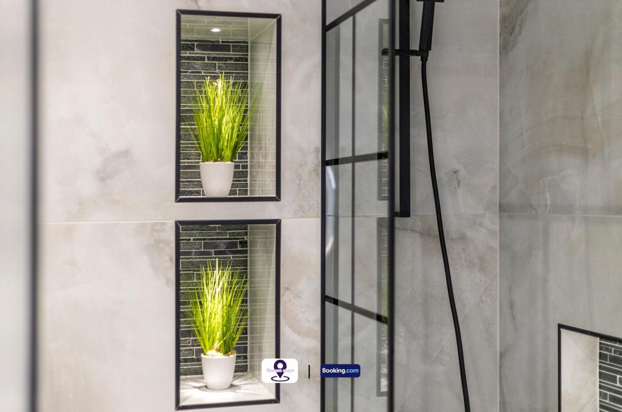Last-Minute Offers ! Limited Time L Exclusive Deal On 2 Bedroom, High Spec Luxury Flat By Finesse Stays Short Lets & Serviced Accommodation London With Free Wifi Appartement *