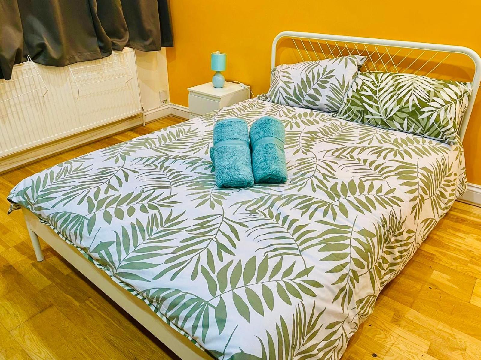 Entire Place,1 Bed Flat, Ground Floor, Garden Apartment London