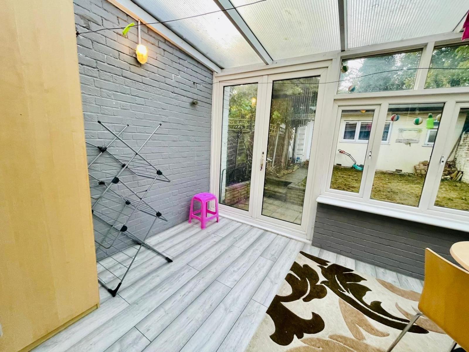 Entire Place,1 Bed Flat, Ground Floor, Garden London