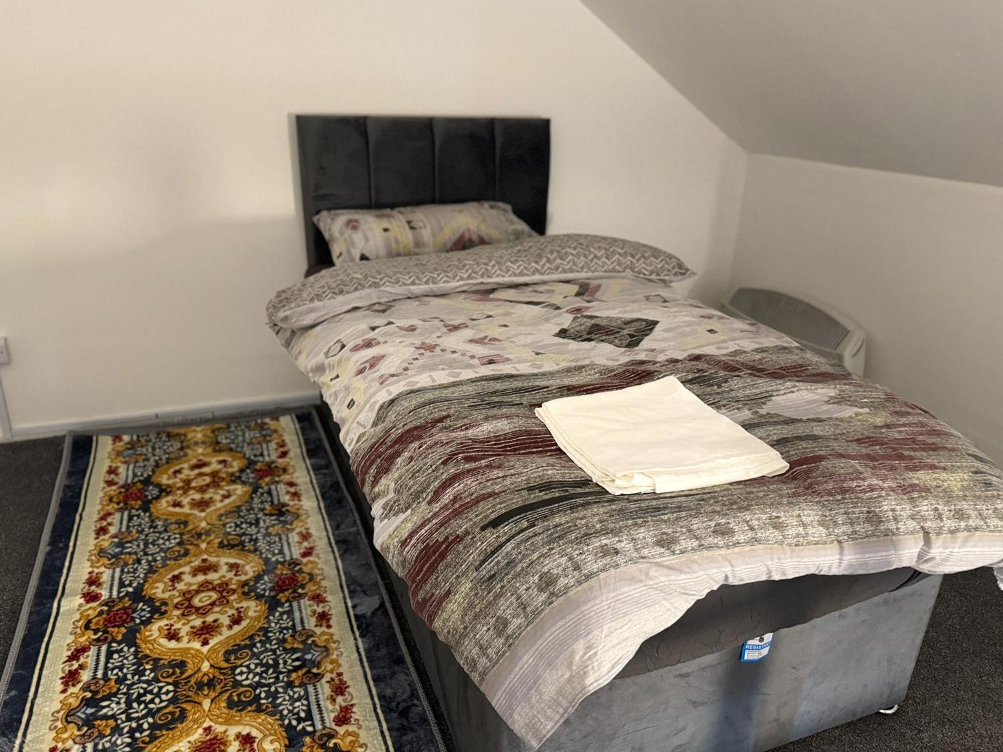 Lejlighed With 3 Beds- 20 Min From Bridge And Gatwick Airport *