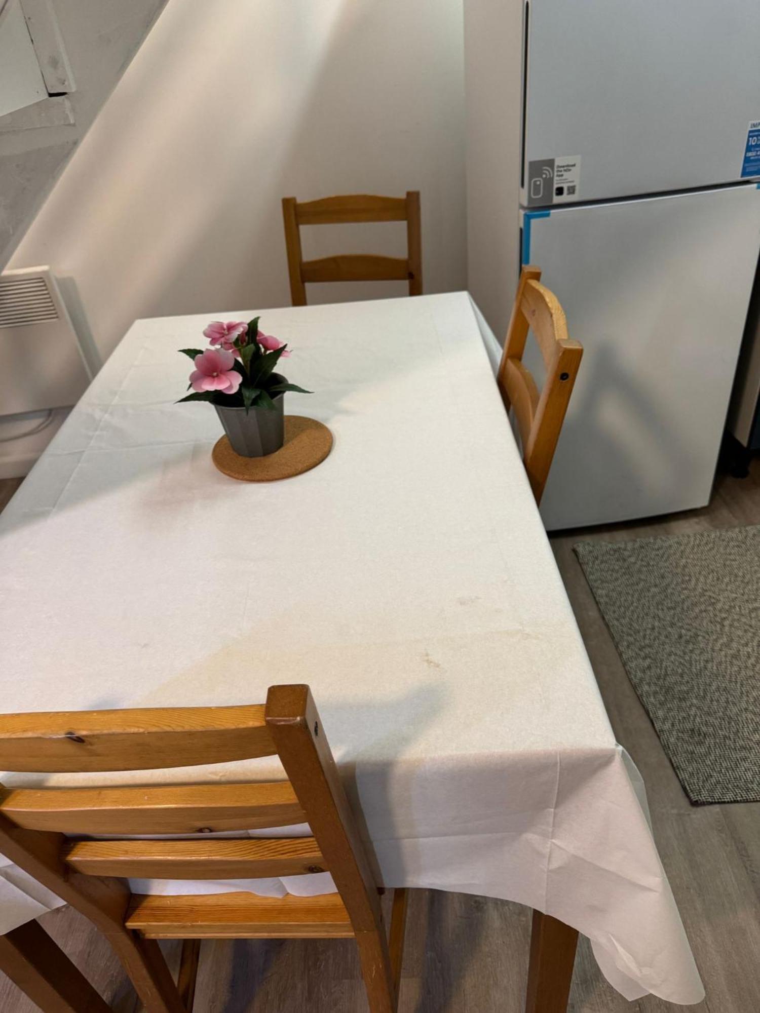 Lejlighed With 3 Beds- 20 Min From Bridge And Gatwick Airport *