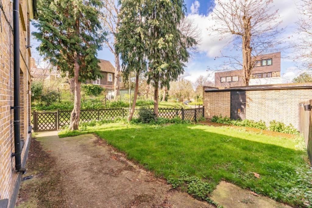 Cosy , Haven And Spacious Londra