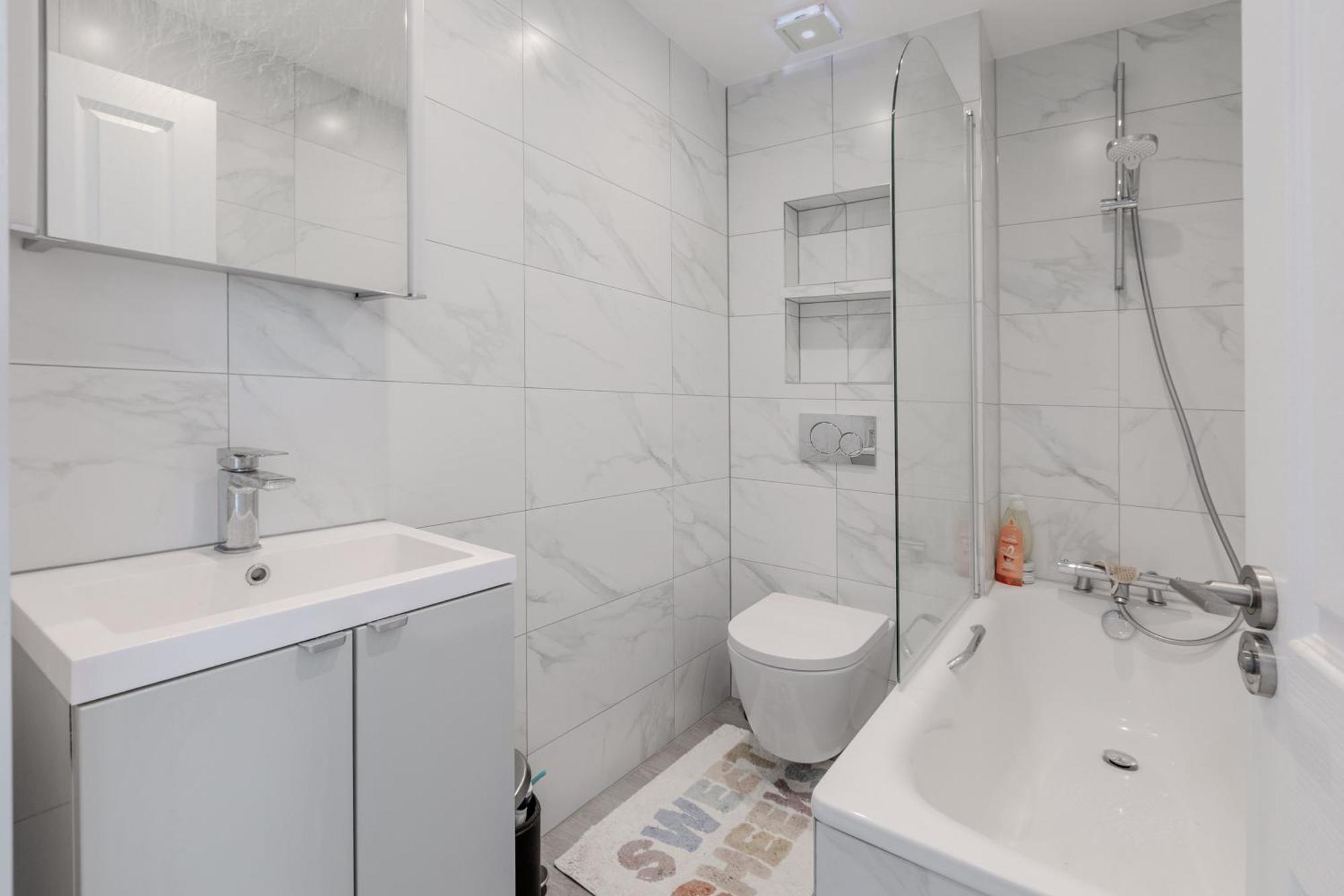 Bright 3br Duplex Flat With A Terrace In Clapham London