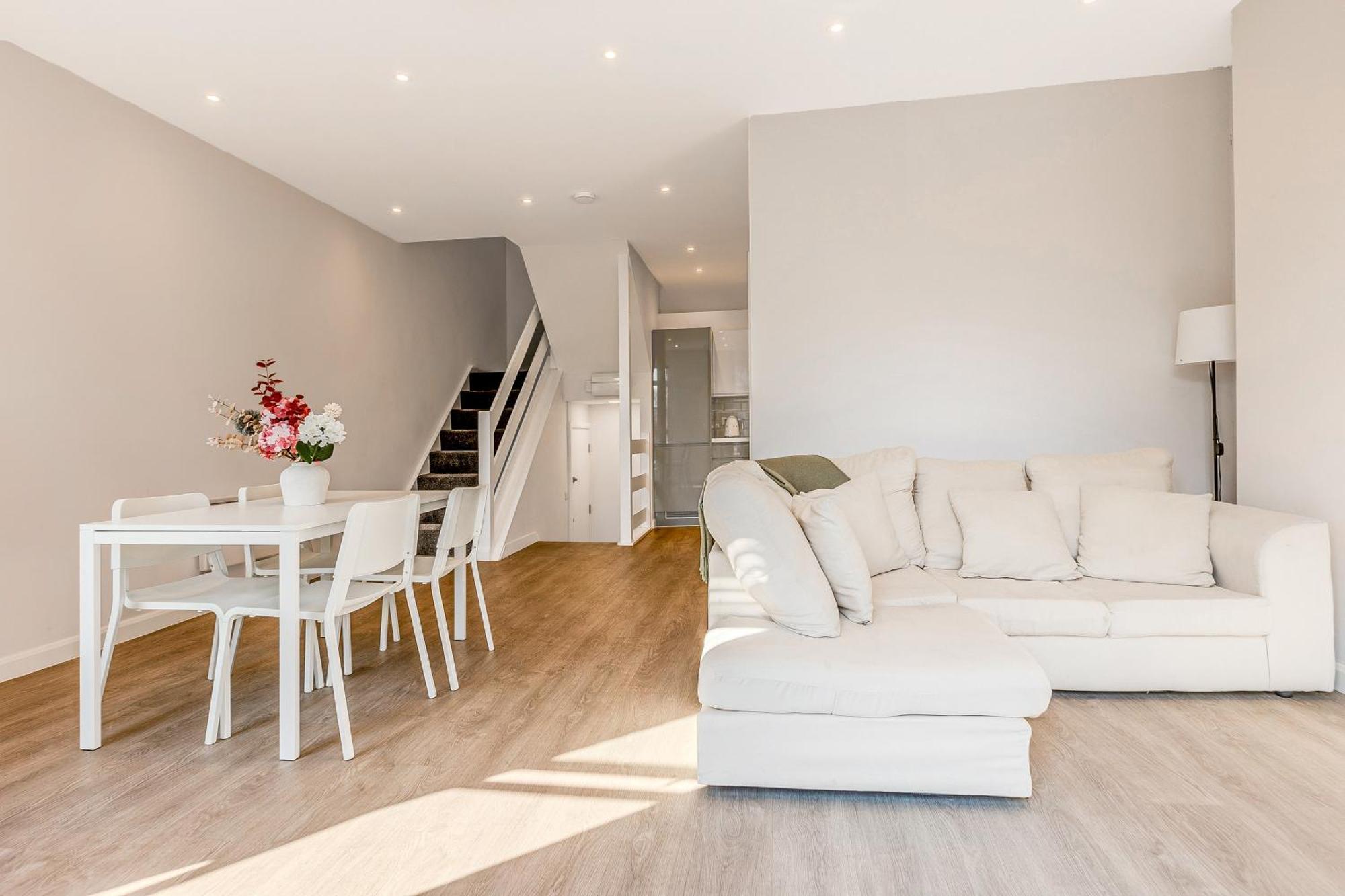 Apartment Bright 3br Duplex Flat With A Terrace In Clapham