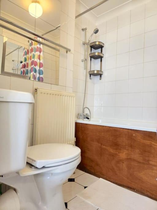 St 1 - Newly Refurbished Flat - Close To Tube 1-2 Mins * London