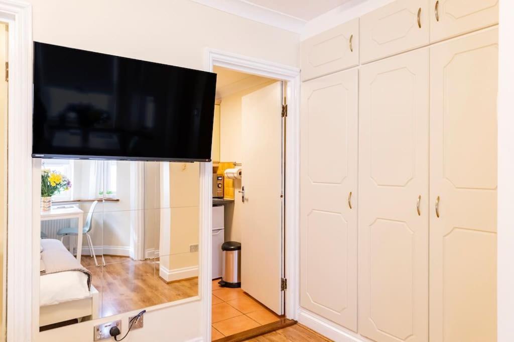 Apartment St 1 - Newly Refurbished Flat - Close To Tube 1-2 Mins