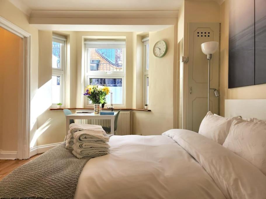 St 1 - Newly Refurbished Flat - Close To Tube 1-2 Mins Apartment *