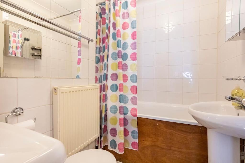 Apartment St 1 - Newly Refurbished Flat - Close To Tube 1-2 Mins *