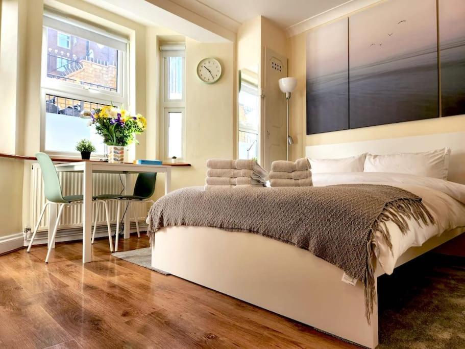 St 1 - Newly Refurbished Flat - Close To Tube 1-2 Mins Appartamento