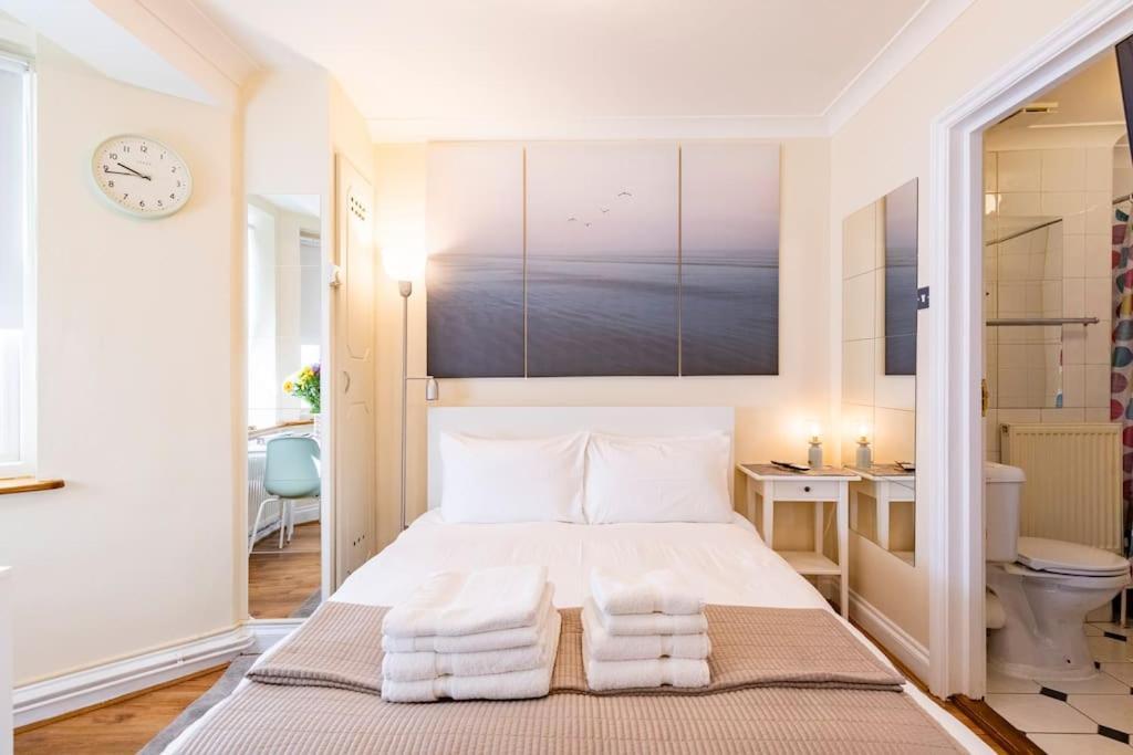 St 1 - Newly Refurbished Flat - Close To Tube 1-2 Mins