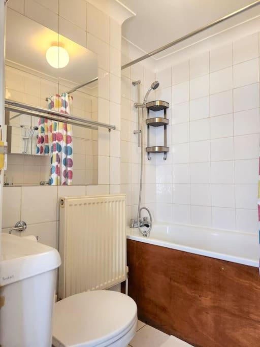 St 1 - Newly Refurbished Flat - Close To Tube 1-2 Mins * London