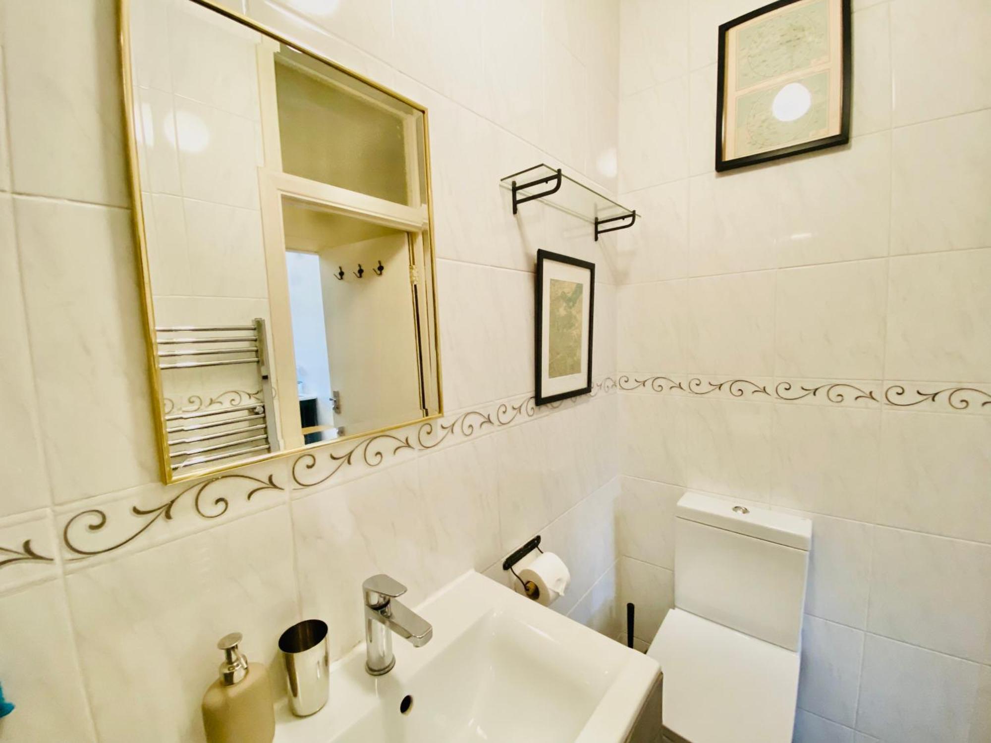 London's East End 2 Bedroom Appartamento