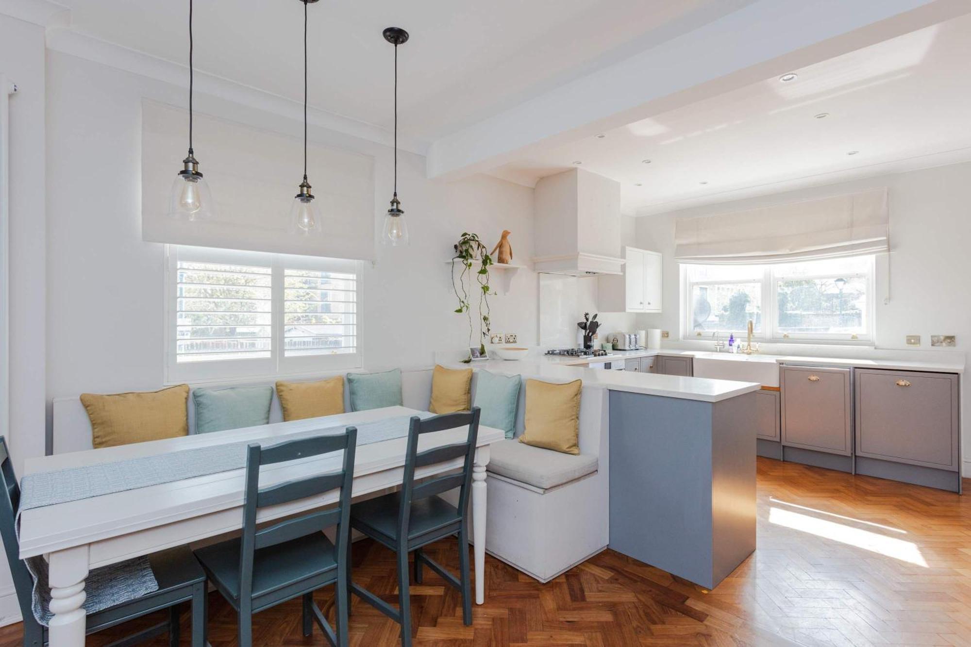 Newly Refurbished 4 Bedroom House In East Leilighet