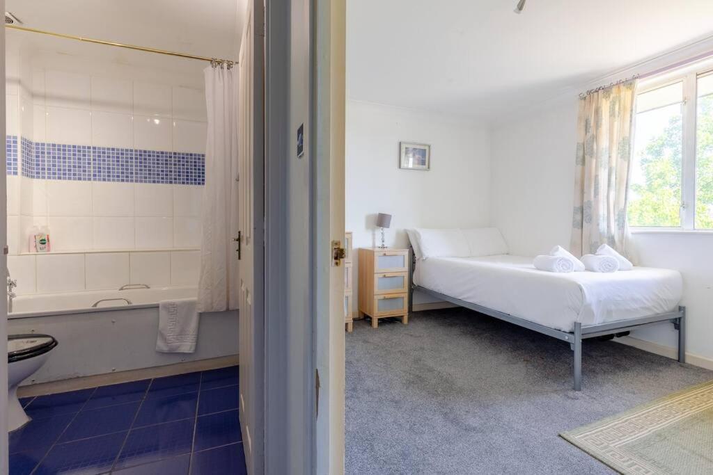 Homely 1 Bedroom In Beckton With Parking Leilighet *