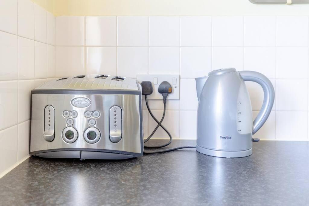 Homely 1 Bedroom In Beckton With Parking Leilighet