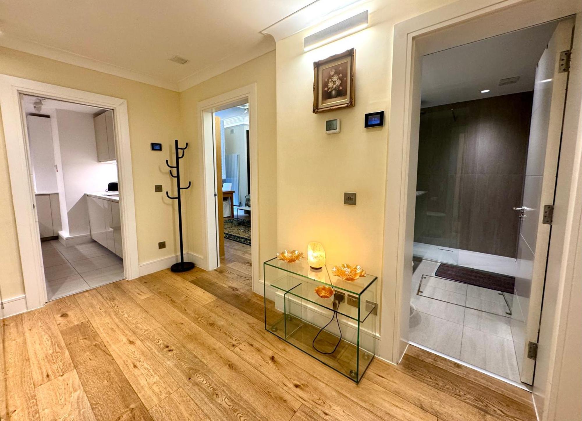 2 Bedroom In South Kensington By Wild Lägenhet