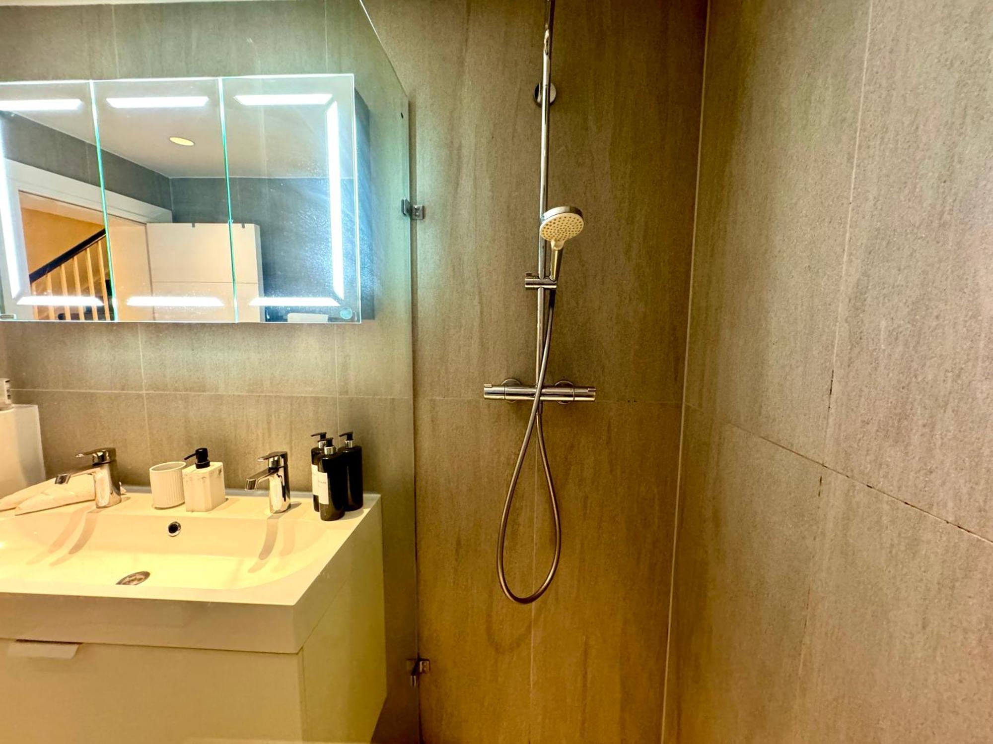 2 Bedroom In South Kensington By Wild Lägenhet