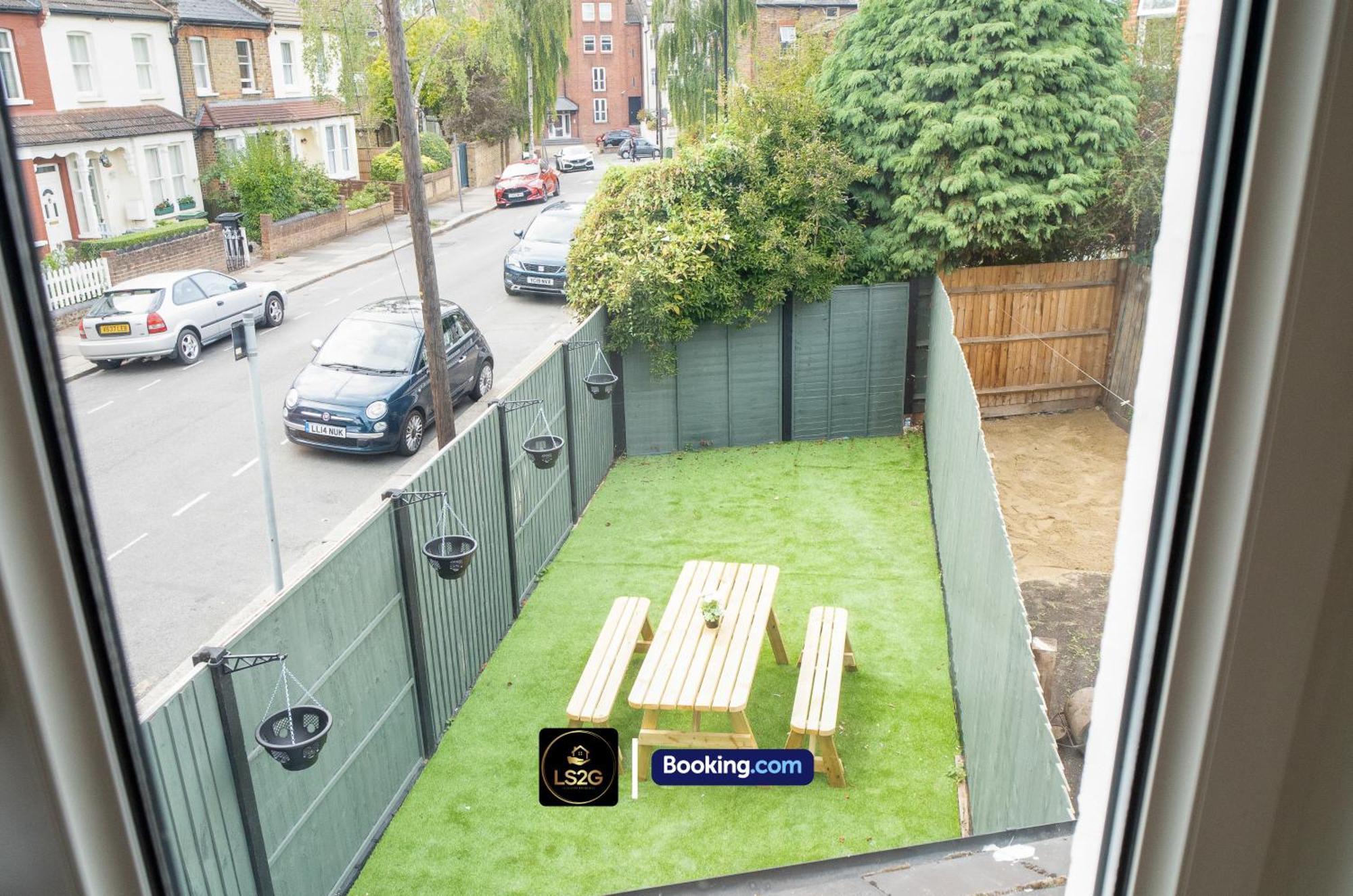 Feriehus Stunning House By Ls2g Short Lets & Serviced Greater With Free Wifi