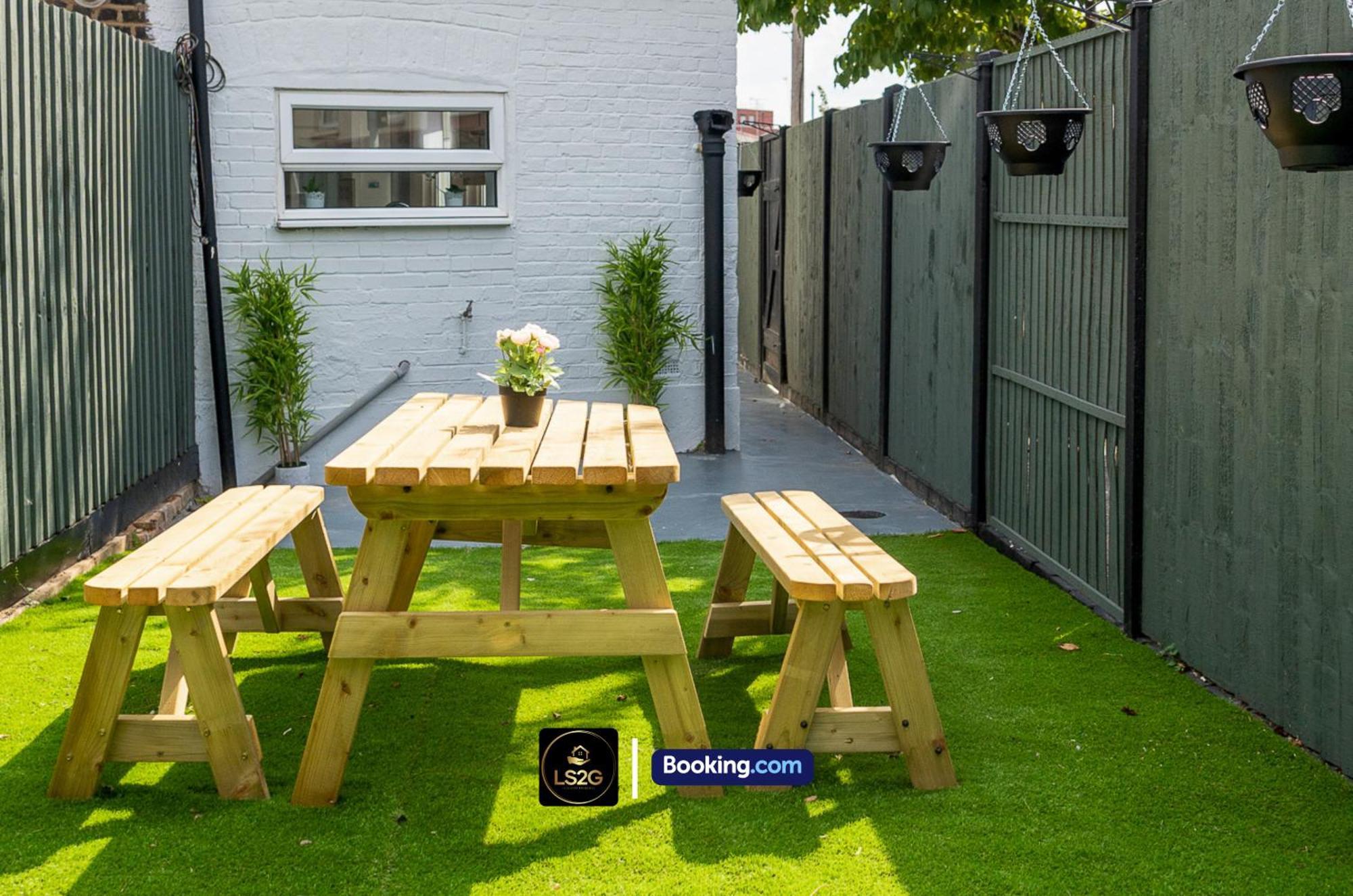 Stunning House By Ls2g Short Lets & Serviced Greater With Free Wifi Feriehus *