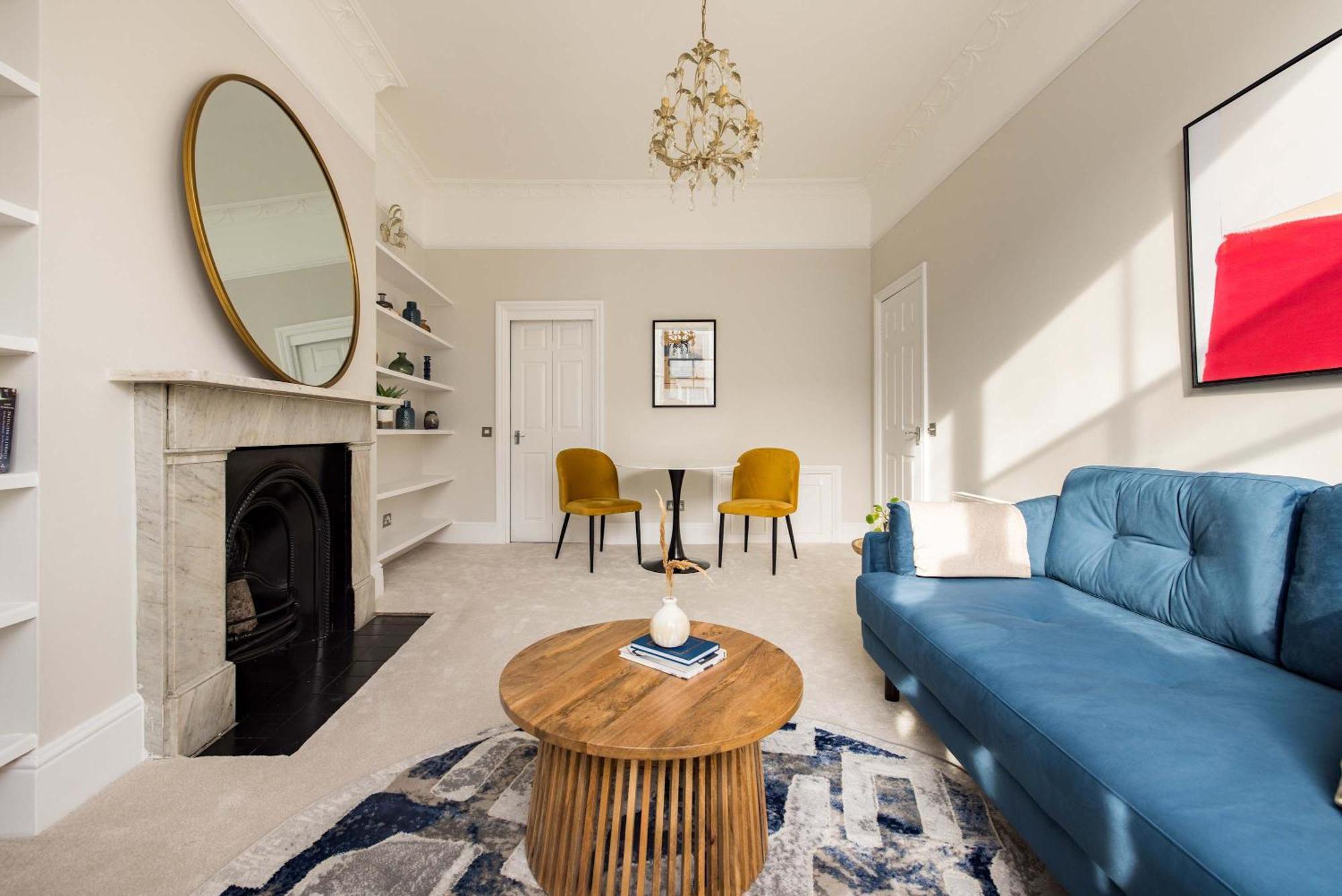 Chic & Sunlit Earls Court Flat Apartment