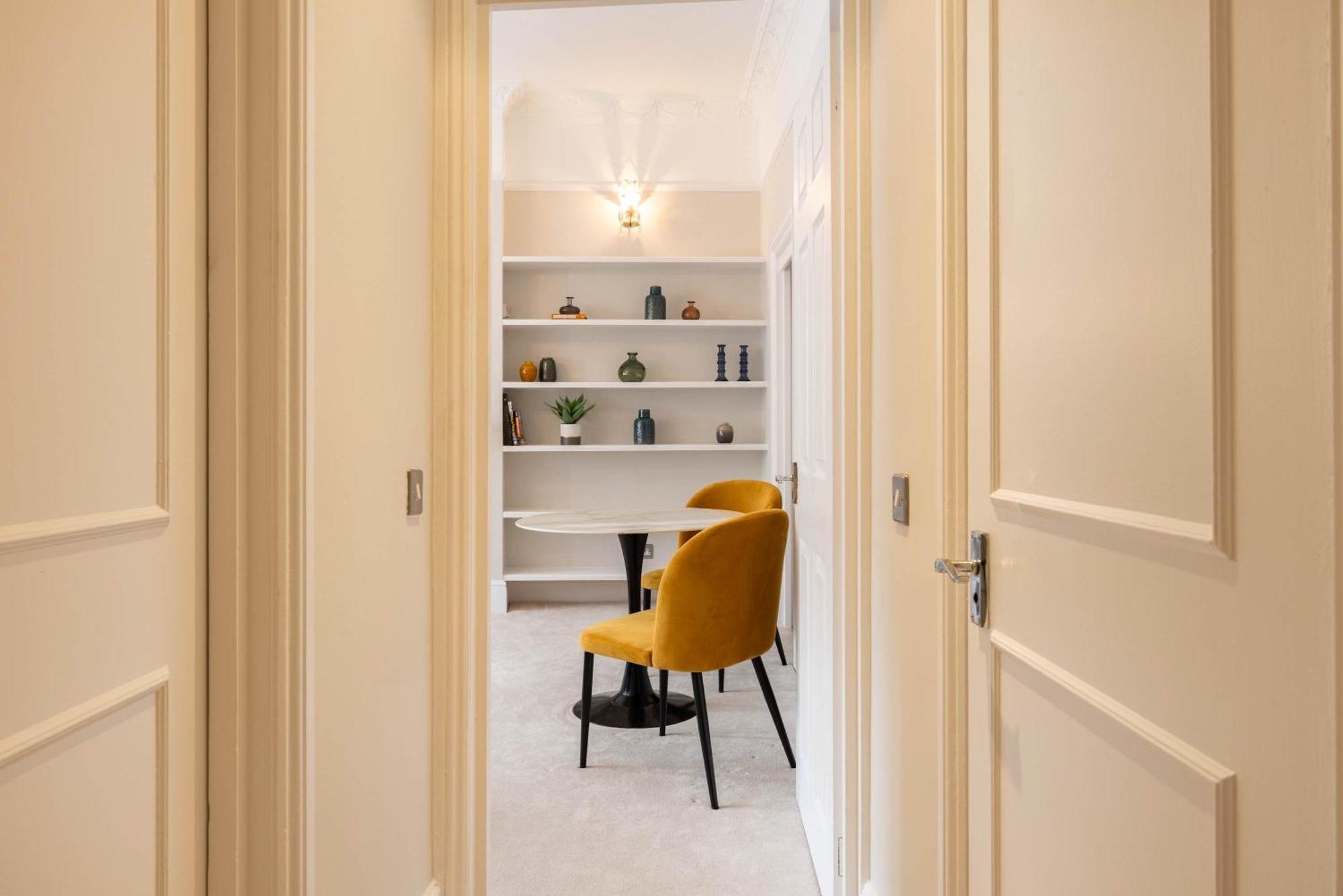 Apartment Chic & Sunlit Earls Court Flat