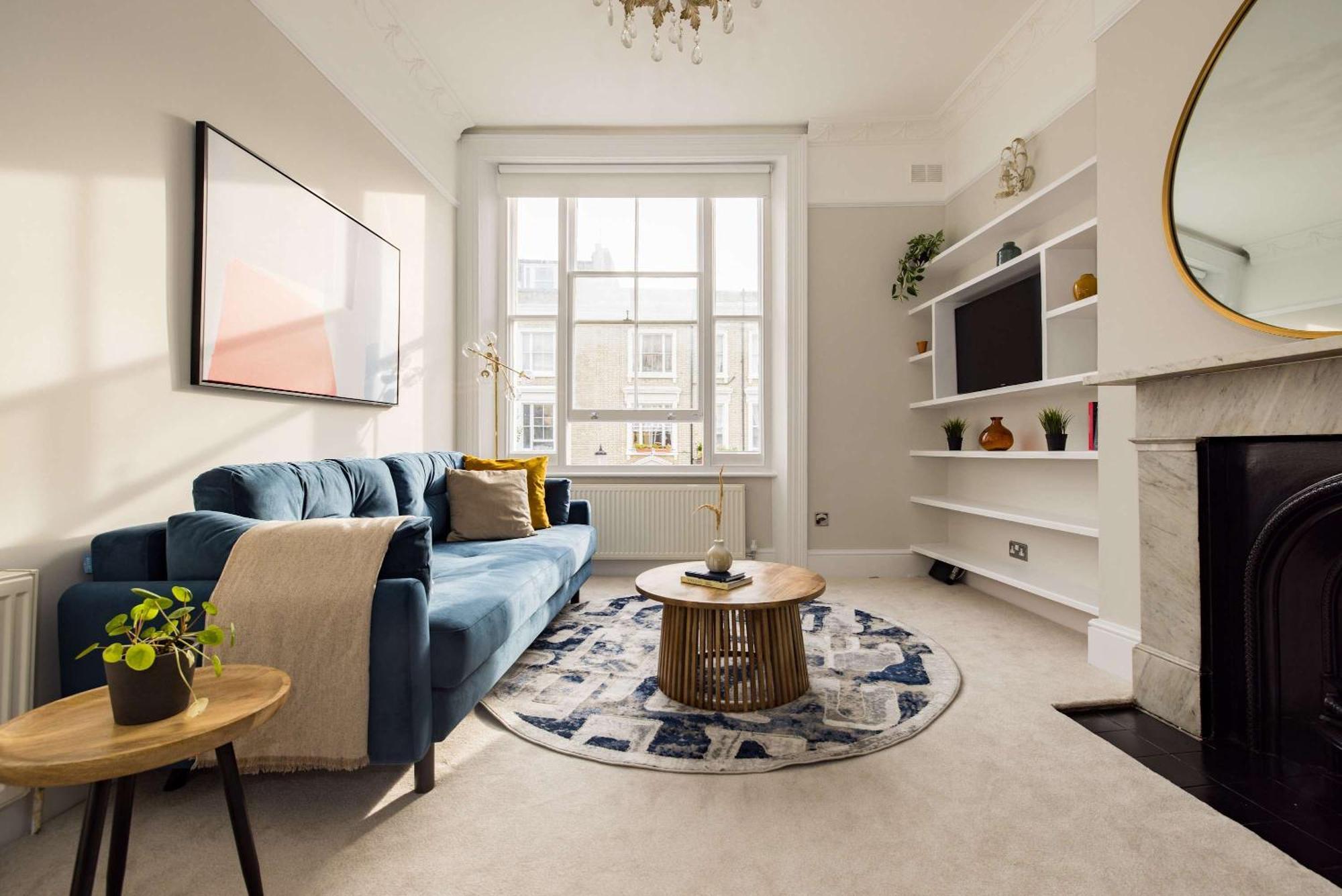 Chic & Sunlit Earls Court Flat London