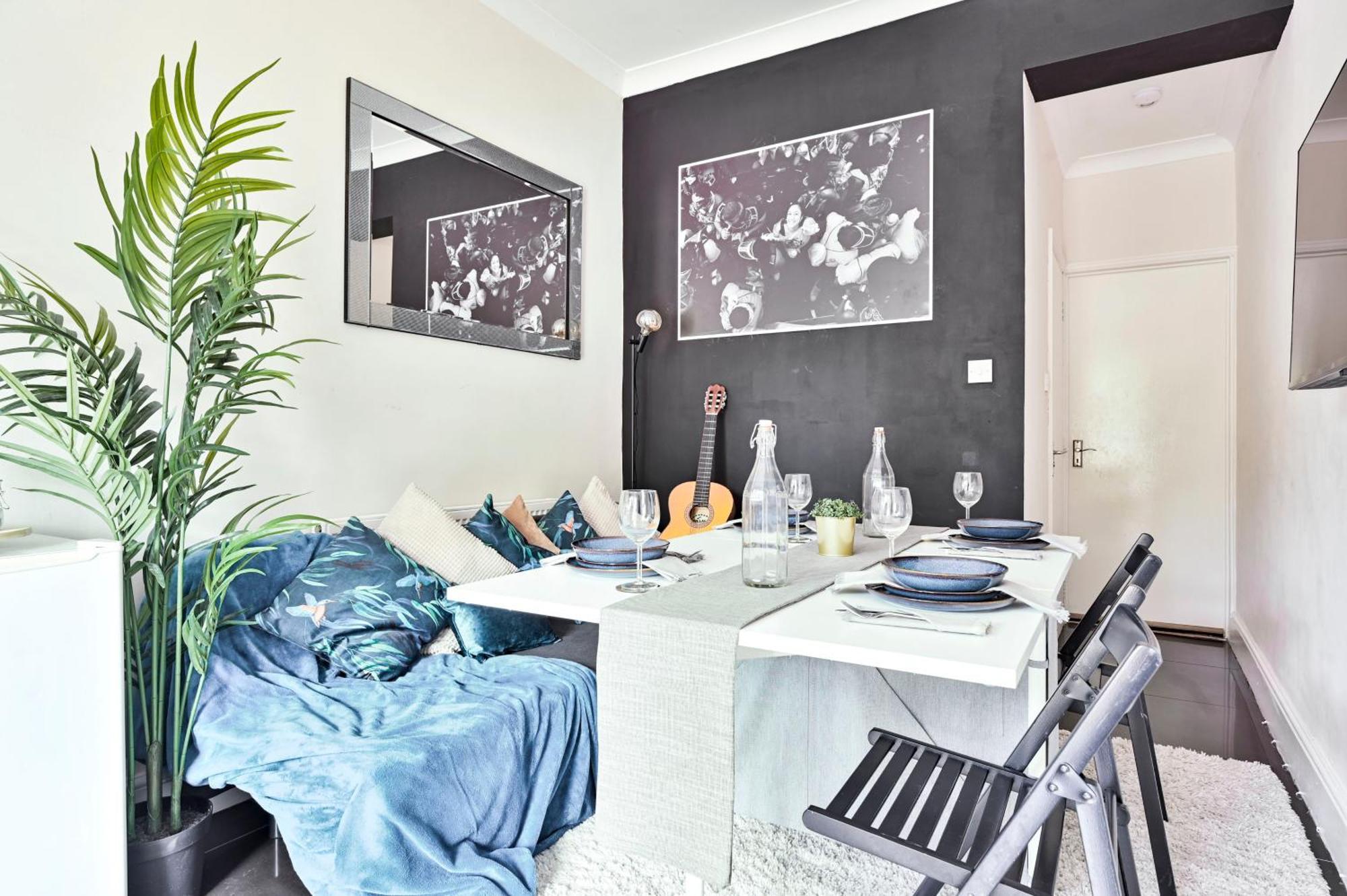 Lägenhet Steps From Stadium With Parking & Fantastic Transport Links!