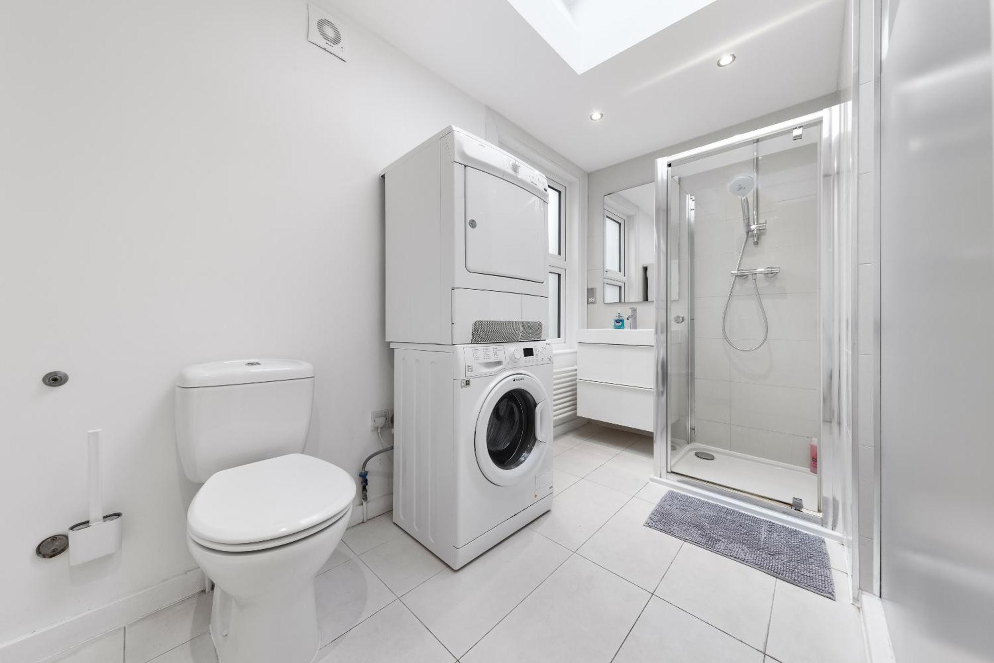 Luxury 4-bedroom Modern Flat In Steps From Station, Sleeps 9 In Style! Lägenhet