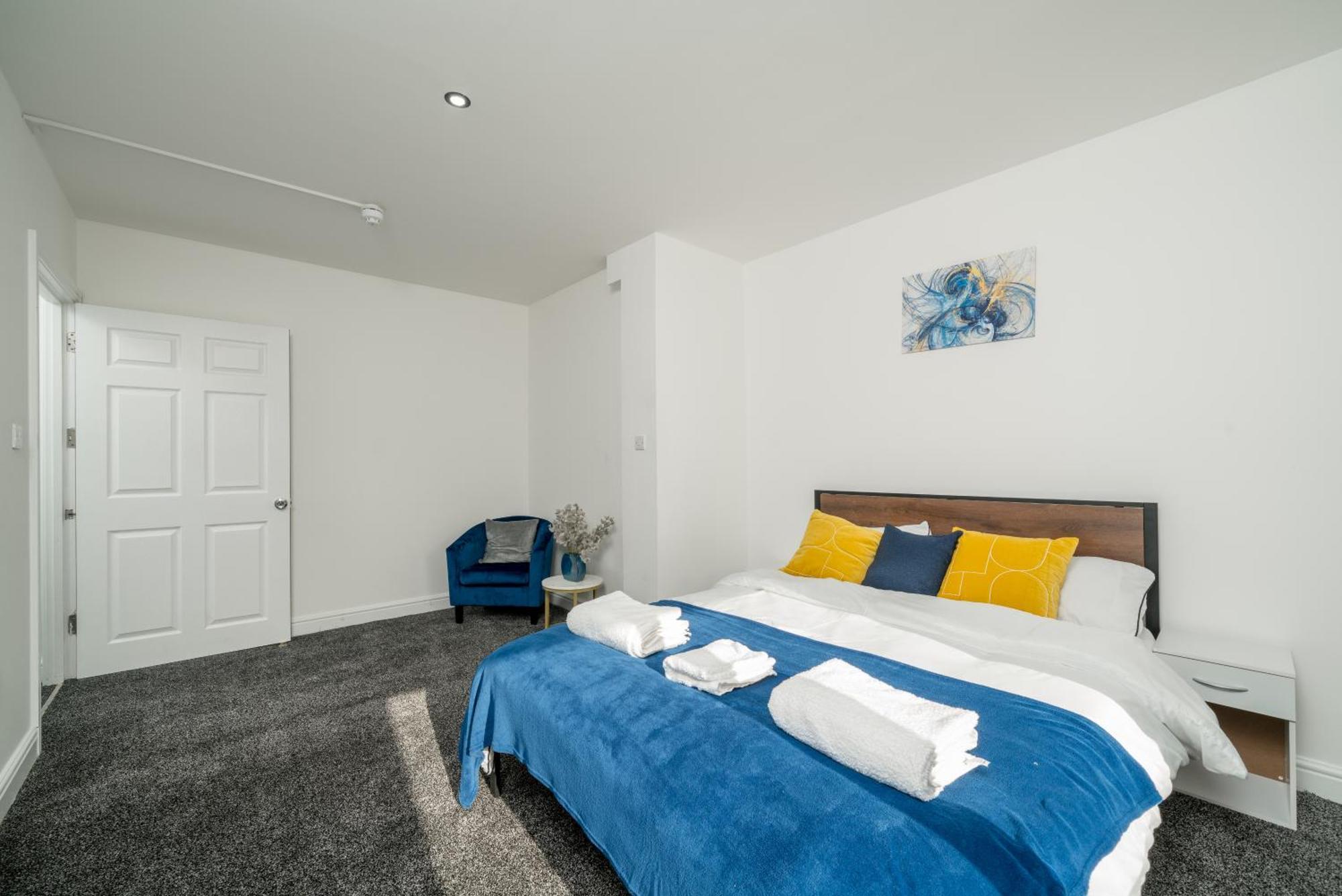 3 Bed By Canning Town Station Apartment London