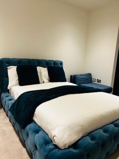 Apartment Luxury High Rise 2-bed With Lovely View In Canary Wharf London