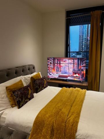 Luxury High Rise 2-bed With Lovely View In Canary Wharf *