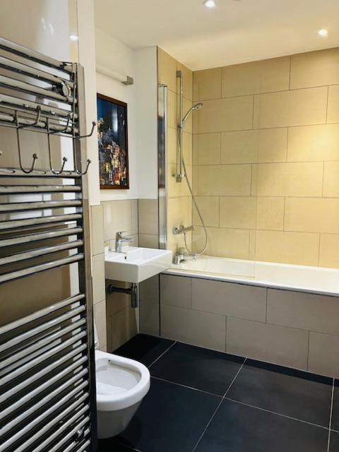 Lejlighed Luxury High Rise 2-bed With Lovely View In Canary Wharf London