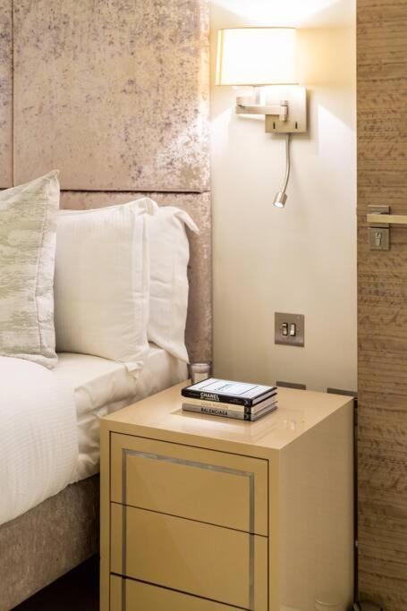 Stylish 2 Bed Split Level Flat Appartement Londen