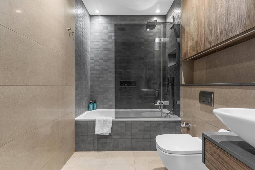 Appartement Stylish 2 Bed Split Level Flat Londen