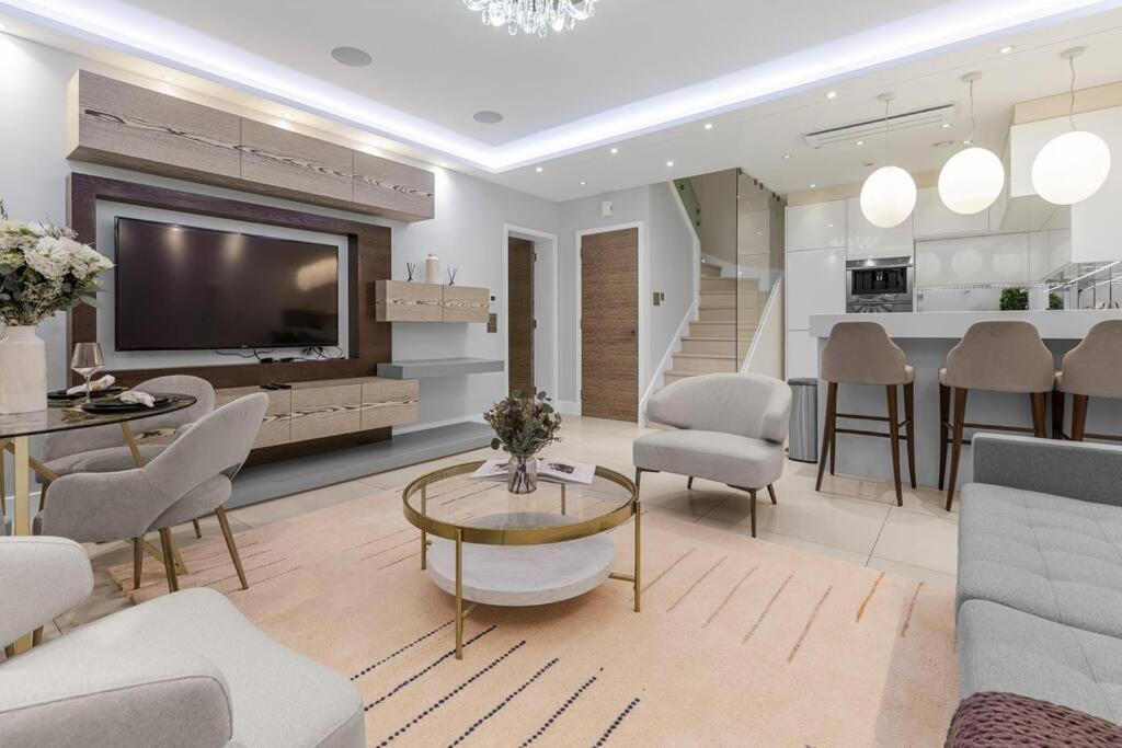 Stylish 2 Bed Split Level Flat Londen