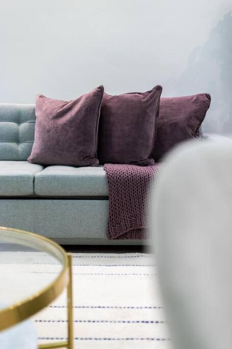 Stylish 2 Bed Split Level Flat * Londen