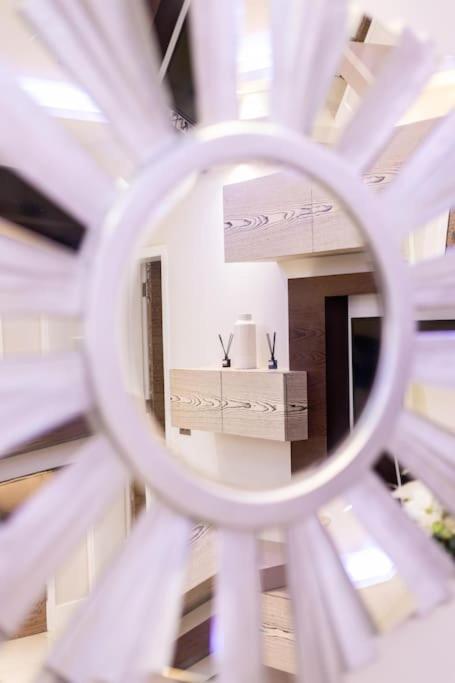 Stylish 2 Bed Split Level Flat * Londen