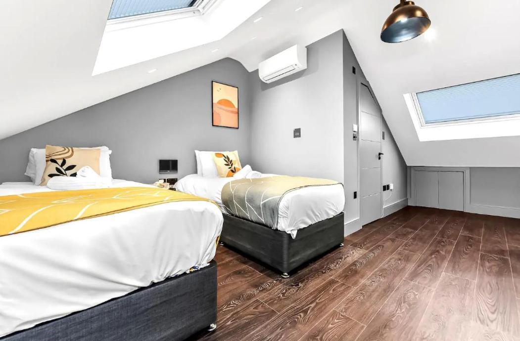 Outstanding 4 Bedroom Lejlighed *