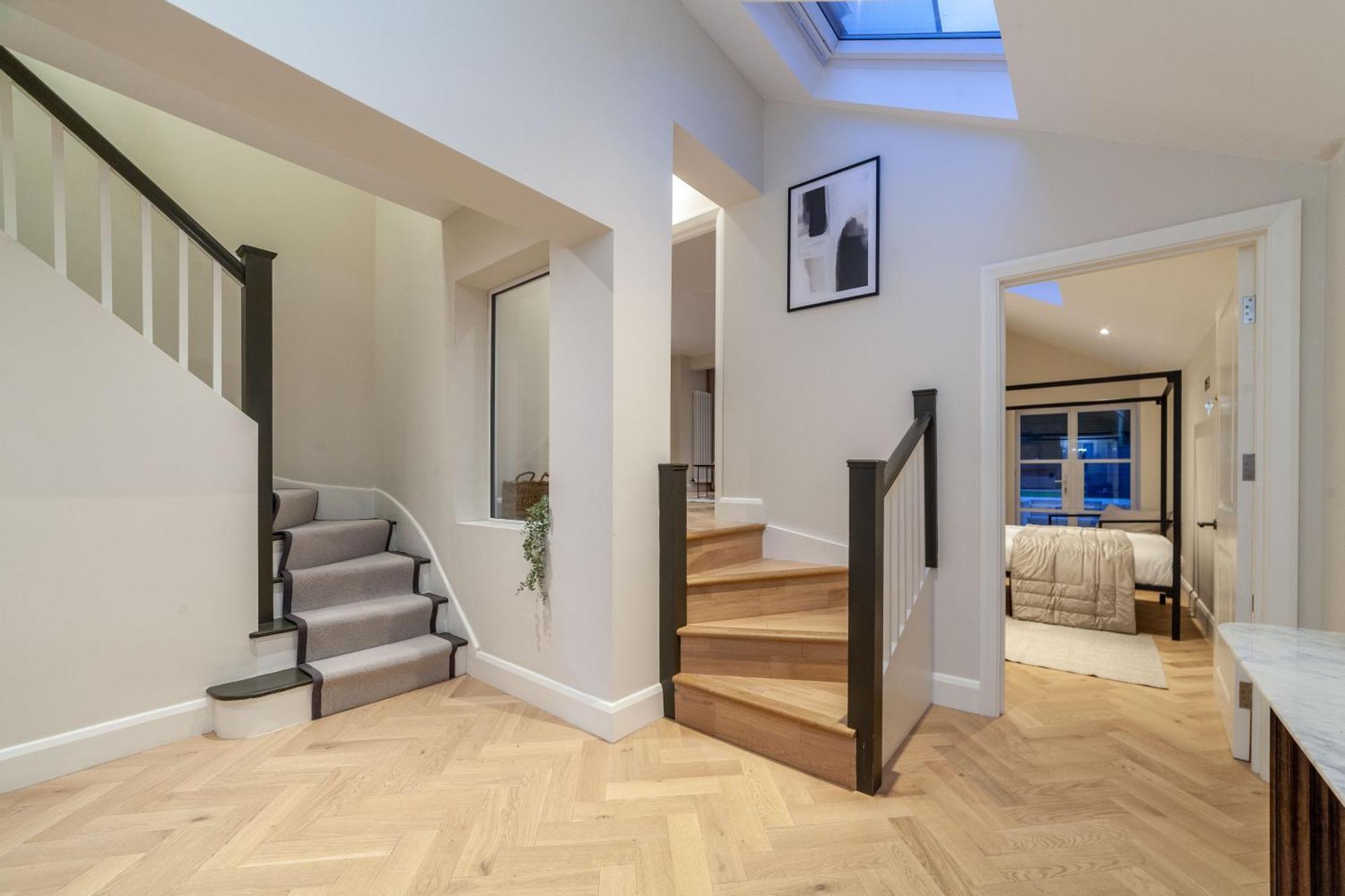 Stunning Available In Luxury House Londen