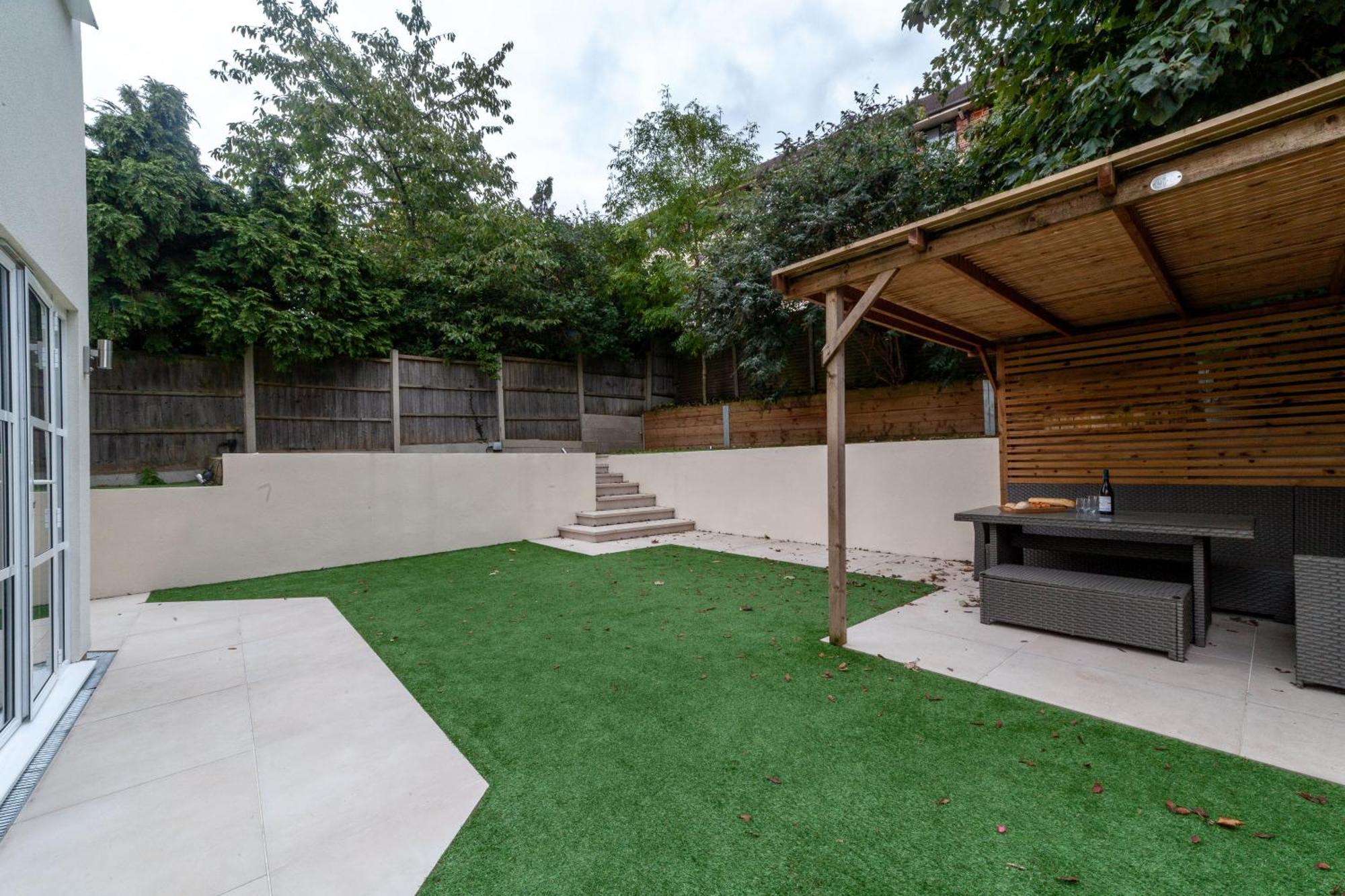 Stunning Available In Luxury House Guest house London