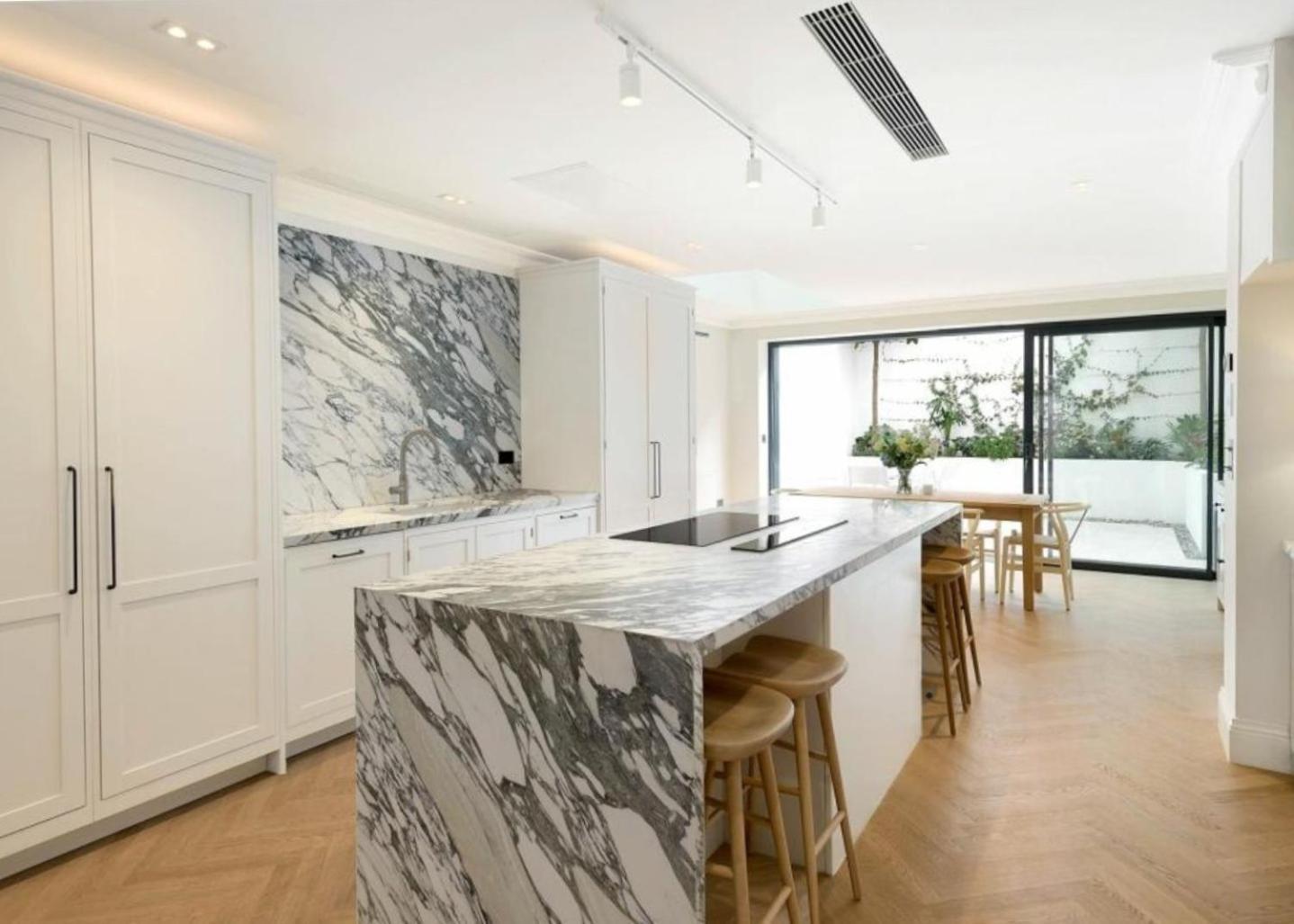 Luxury Shawfield In Apartment