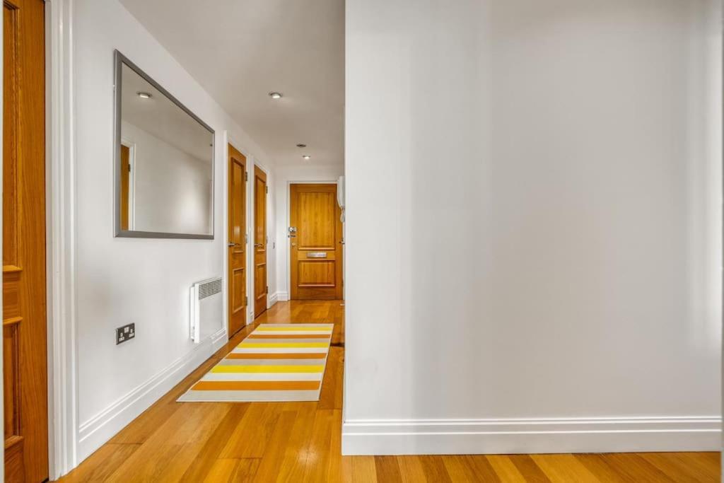 Luxury Living In Paddington, * Londra