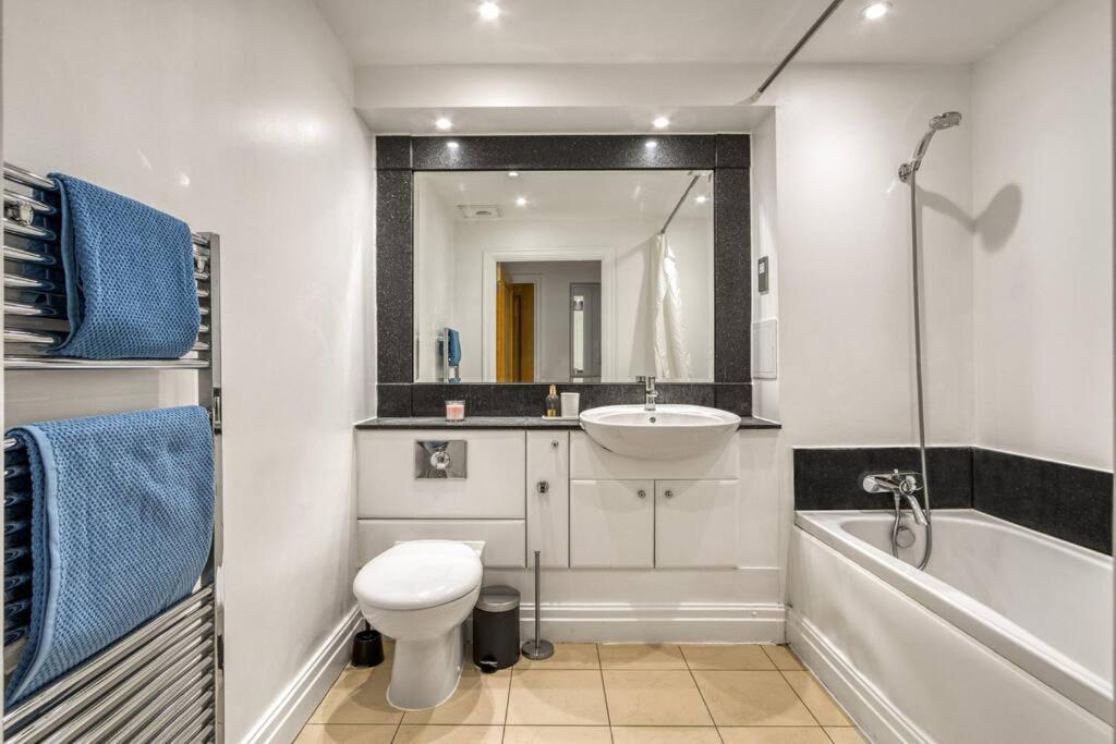 Luxury Living In Paddington, Lägenhet London