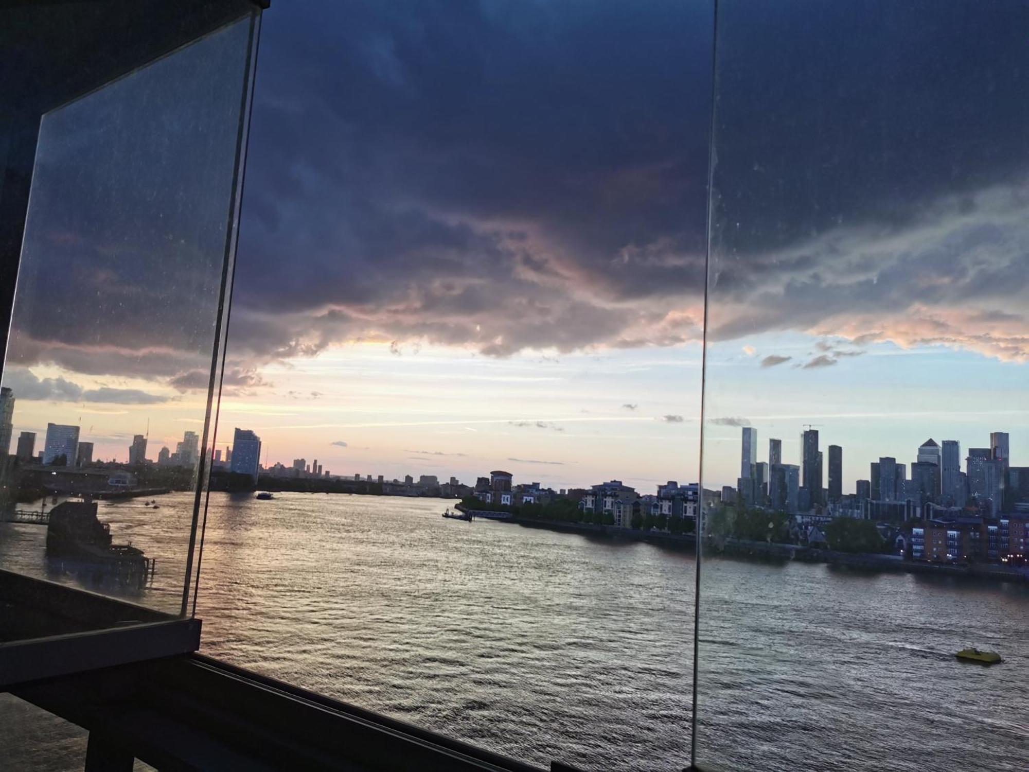 Rum i privatbostad In Flat With Stunning Thames River View London