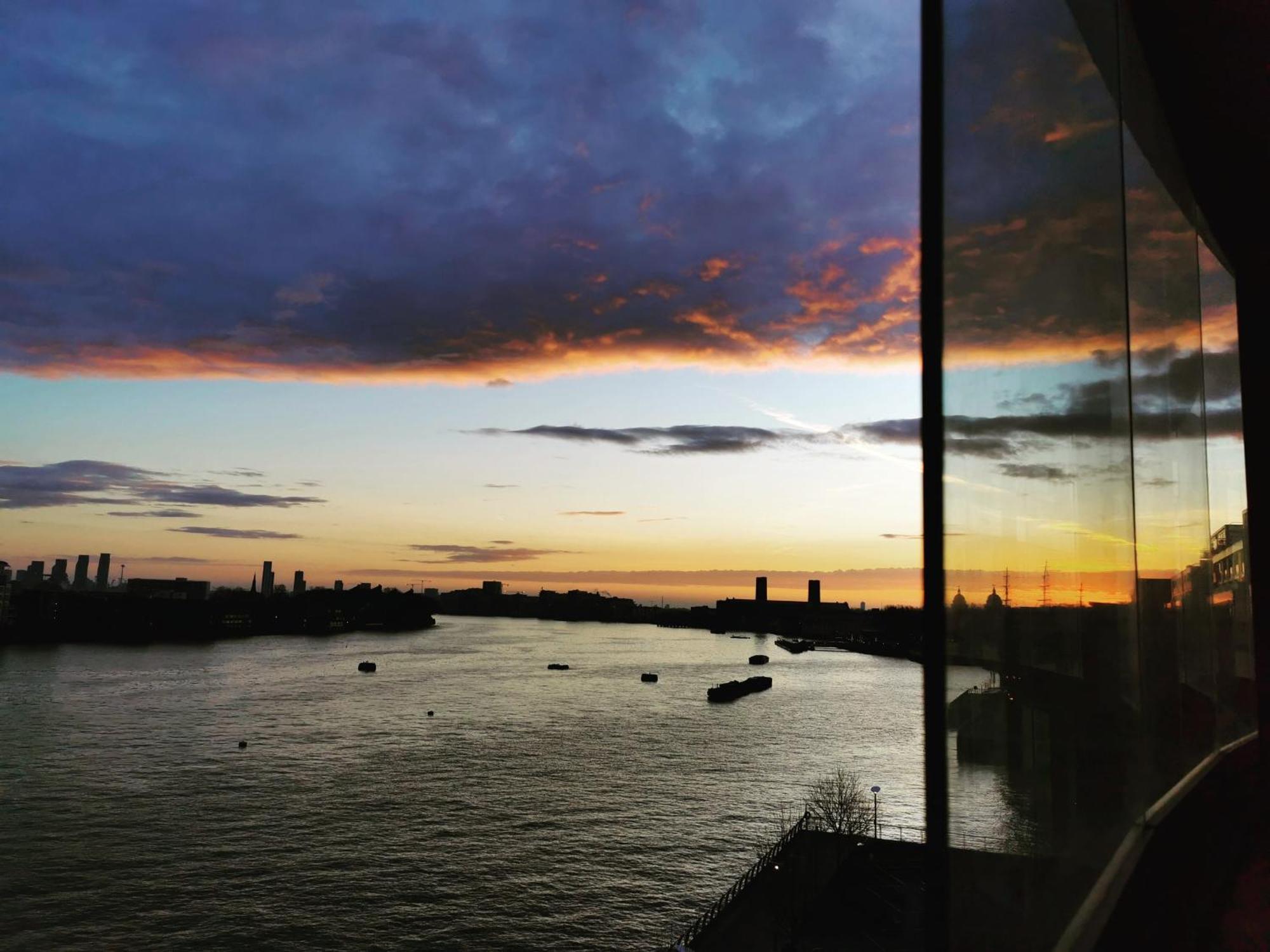 Rum i privatbostad In Flat With Stunning Thames River View *