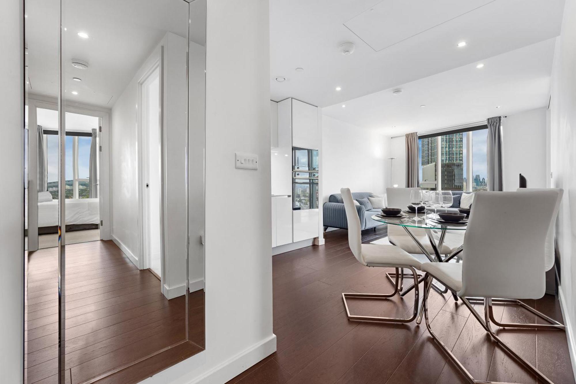 18th Floor Luxury 2 Bedroom, 2 Bathroom Sky View With Rooftop Access & Gym! Unbeatable Experience & Extreme Value! * London