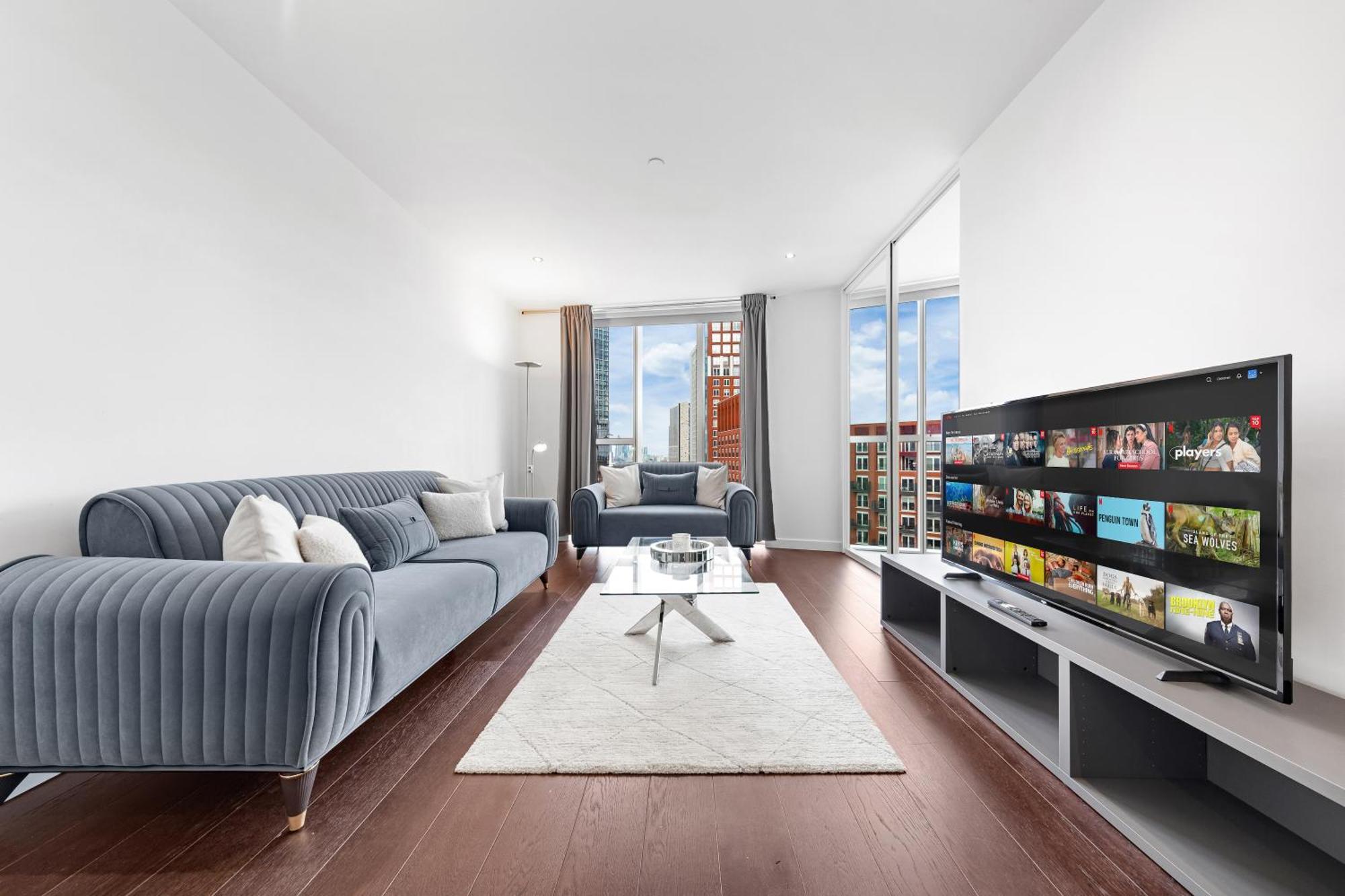18th Floor Luxury 2 Bedroom, 2 Bathroom Sky View With Rooftop Access & Gym! Unbeatable Experience & Extreme Value! Apartment