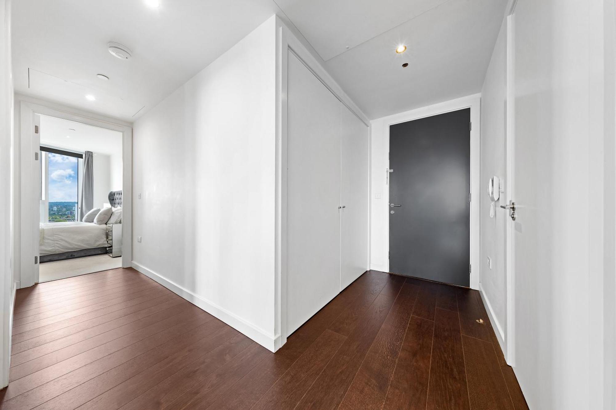 18th Floor Luxury 2 Bedroom, 2 Bathroom Sky View With Rooftop Access & Gym! Unbeatable Experience & Extreme Value! Lägenhet London