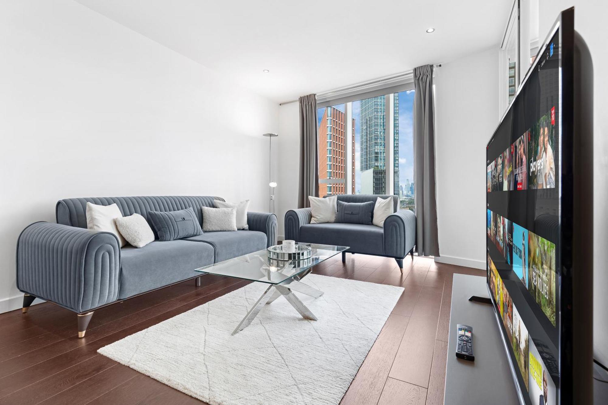18th Floor Luxury 2 Bedroom, 2 Bathroom Sky View With Rooftop Access & Gym! Unbeatable Experience & Extreme Value! Lägenhet London